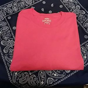 Men's fuscia t-shirt by Gildan